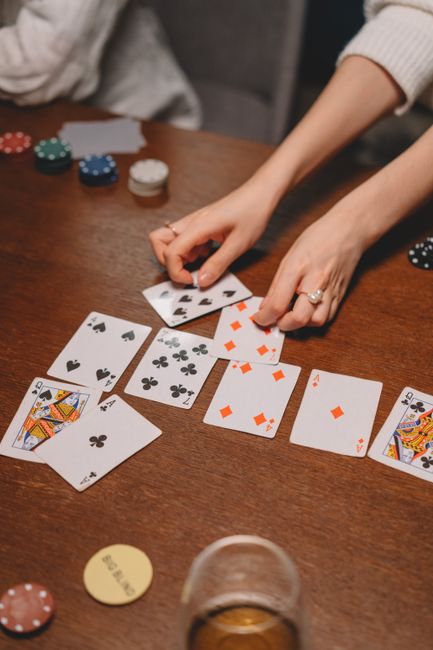 Jackpots, Bluffs, and Variance: A Real Talk Guide to iGaming